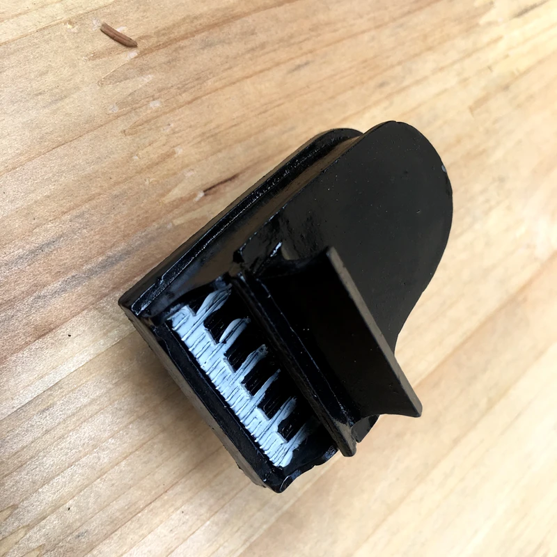 

Factory Fast Delivery Wedding Favor "Playing The Melody Of Love" Black And White Piano Place Card Holders Wedding Decoration