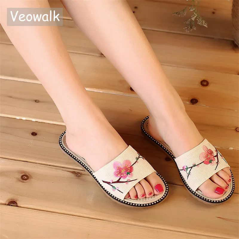 

Veowalk Chinese Plum Embroidered Women Linen Flat Slide Shoes Handmade Summer Retro Elegant Ladies Cotton Open Toe Slippers
