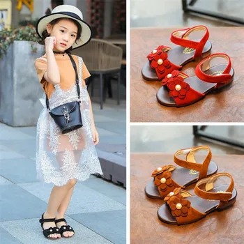 

Girls Sandals 2019 New Summer Fashion Child Princess Flat Soft Pearl Child Student sandals elegant princess party dance sandals