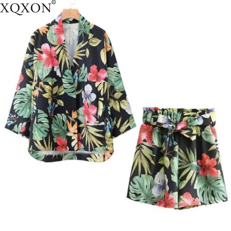 

2019 Tropical Plants Print Leisure Two Pieces Set Batwing Sleeve Kimono Jacket Elastic High Waist Straight Shorts Vacation Set