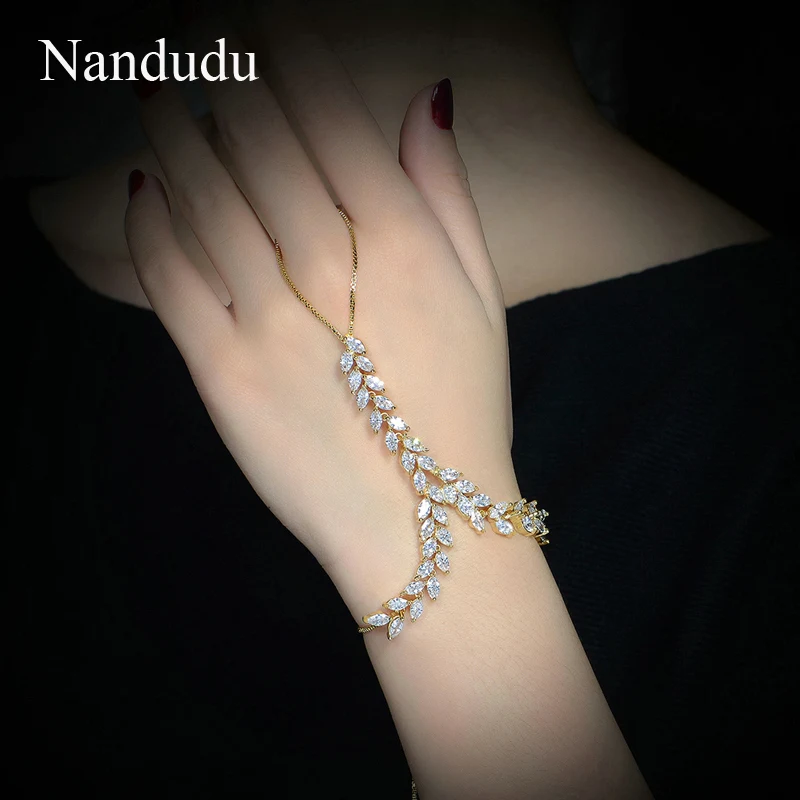 

Nandudu NEW ARRIVAL Hand Chain Bracelet Gold Color Beauty Palm Bangle Accessories Charm Jewelry Gift for Women Girl Party R1112