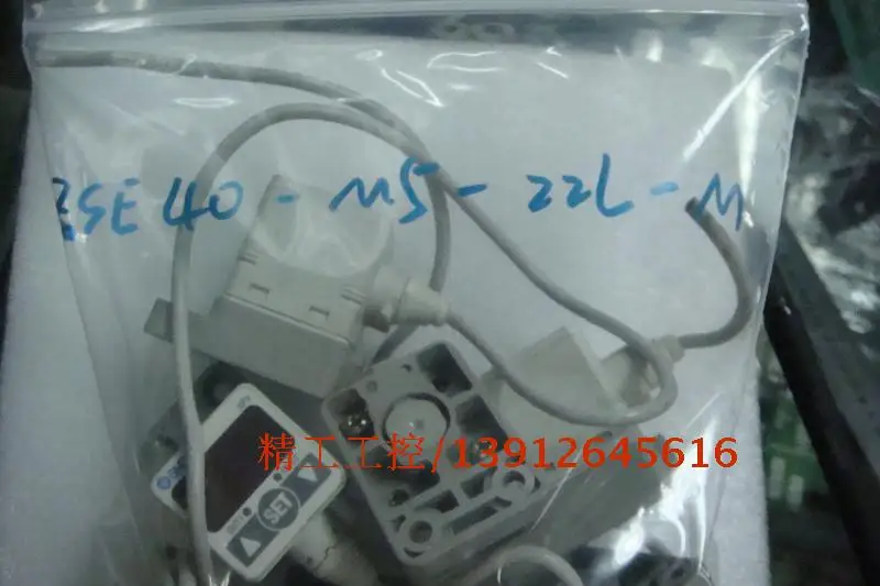 

[SA] Positive! SMC original second-hand disassemble negative pressure meter 8 into a new kind of around ZSE40-M5-22L-M --2pcs/l