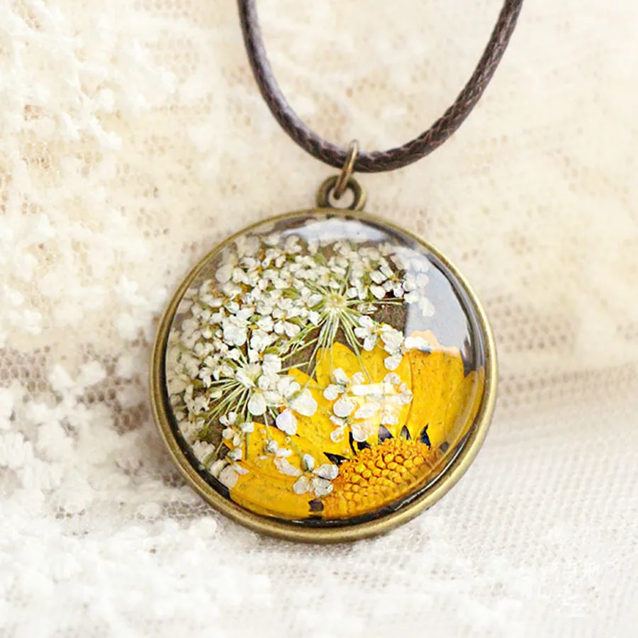 

Semi-Glass Ball Necklace With Dried Sunflower Crystal Crystal Pendant