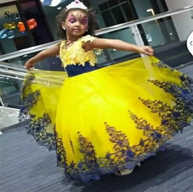 

Pretty 2018 Flower Girl Dresses For Weddings Girls Pagneant Dress First Communion Dresses For Girls Kids Birthday Dresses