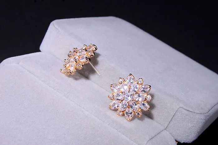 新デザインウェディングジュエリー高級クリア AAA オーストリアジルコンイヤリングエレガントな 925 スターリングシルバーの花スタッドピアス