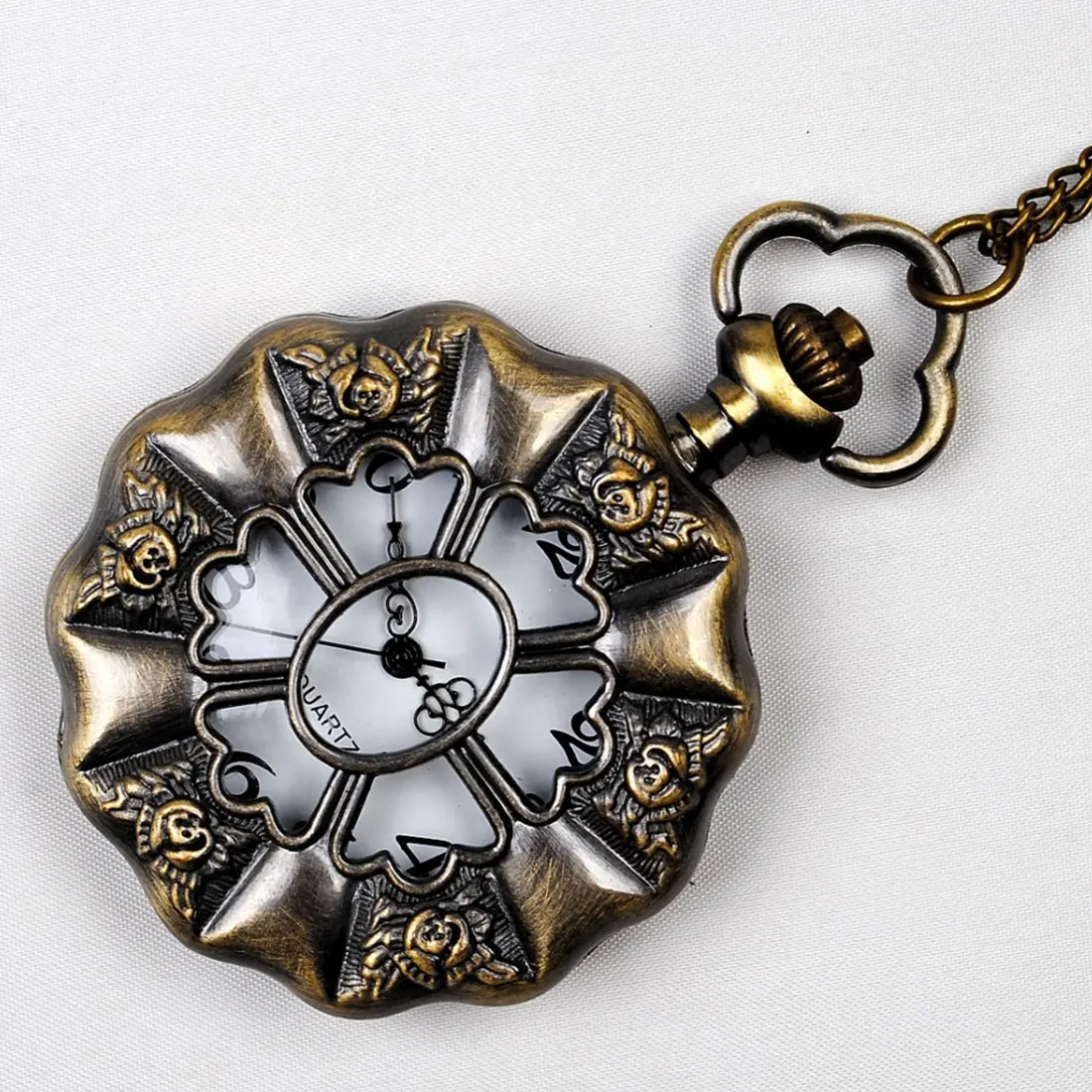 Fashion Wild Antique Table Men And Women Casual Wild Chain Classic Table Retro Palace Wind Lotus Leaf White Face Pocket Watch