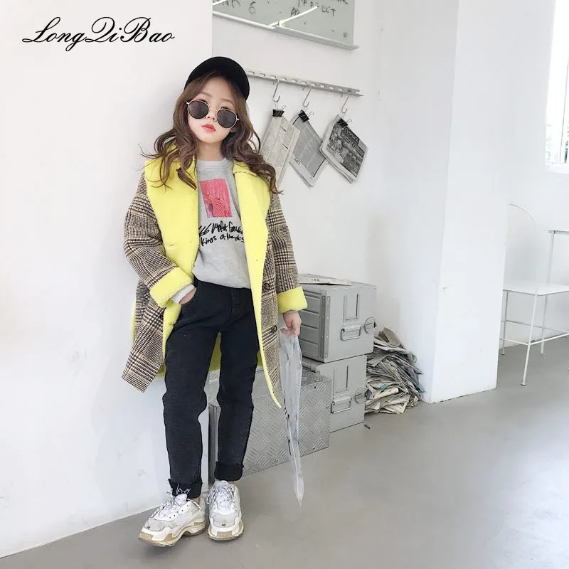 

Baby girl woolen plaid long plush woolen coat 2018 autumn and winter new Korean version of the big children's children's jacket