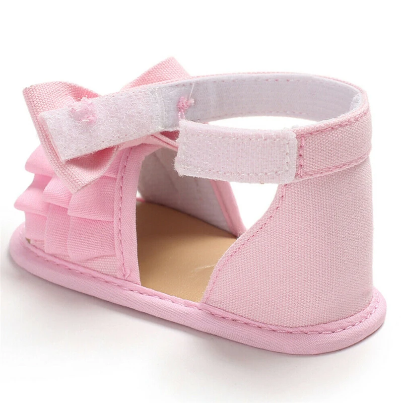 Новинка; модные сандалии на мягкой подошве для маленьких девочек; летняя обувь для малышей; плиссированные сандалии с бантом для девочек
