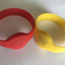 50 шт./лот) 13,56 МГц RFID nfc 213 чип силиконовый браслет на запястье с случайным цветом
