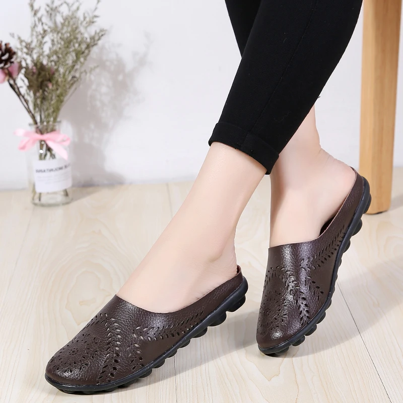 women slippers brown Женские шлепанцы; кожаная обувь без задника; женские Вьетнамки; женские сандалии; женские летние туфли без задника с перфорацией; большие размеры - Цвет: women slippers brown