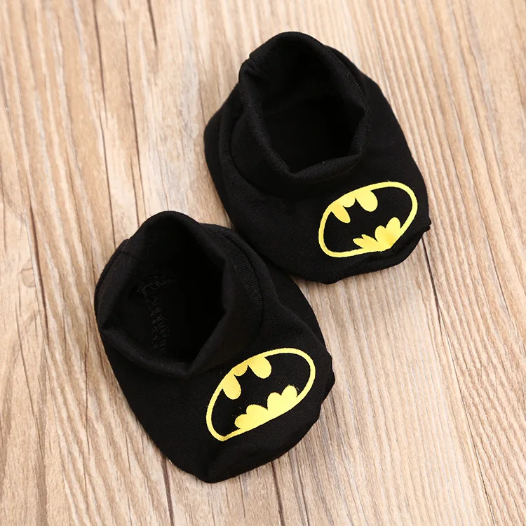 Комплект одежды для новорожденных, черный комбинезон с короткими рукавами с Бэтменом+ обувь шляпа, 3 предмета, младенцы Набор для мальчика