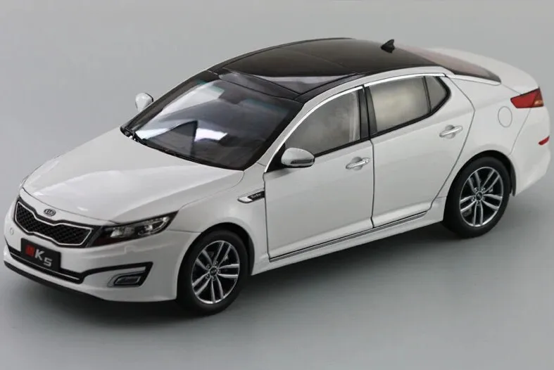 1:18 литая под давлением модель для Kia New K5 Optima 2010 белый сплав игрушечный автомобиль миниатюрная Коллекция подарков