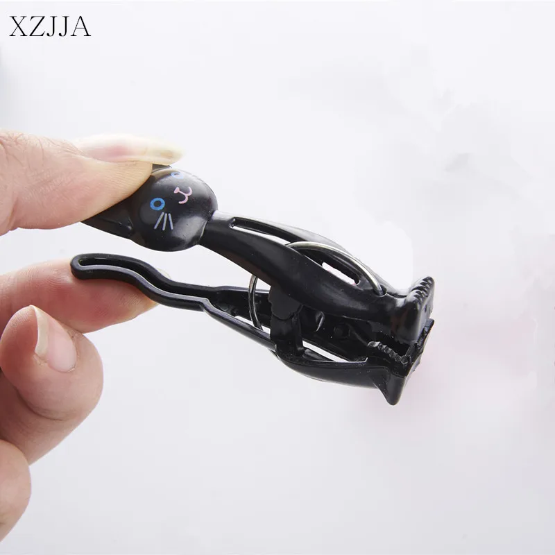 

XZJJA 8Pcs/lot Creative Plastic Clothes Pegs Cute Cat Laundry Hanging Clothes Pins Household Clothespins Beach Towel Clips Clamp