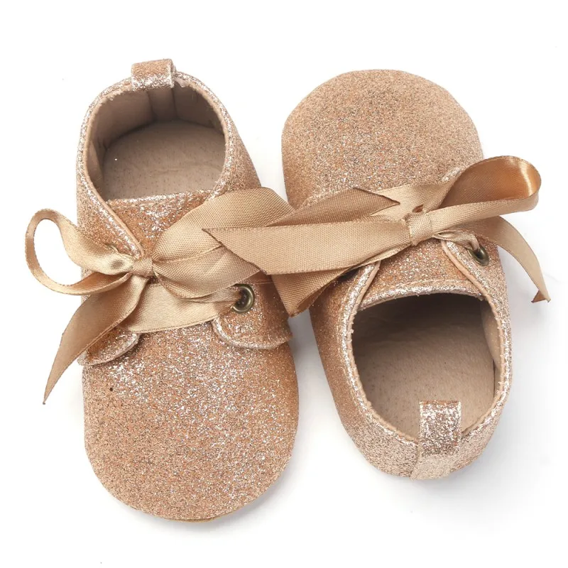 20182017 летние детские ботиночки для новорожденных девочек и мальчиков, блестящая кожаная обувь без шнуровки, кружевной галстук-бабочка, кроссовки