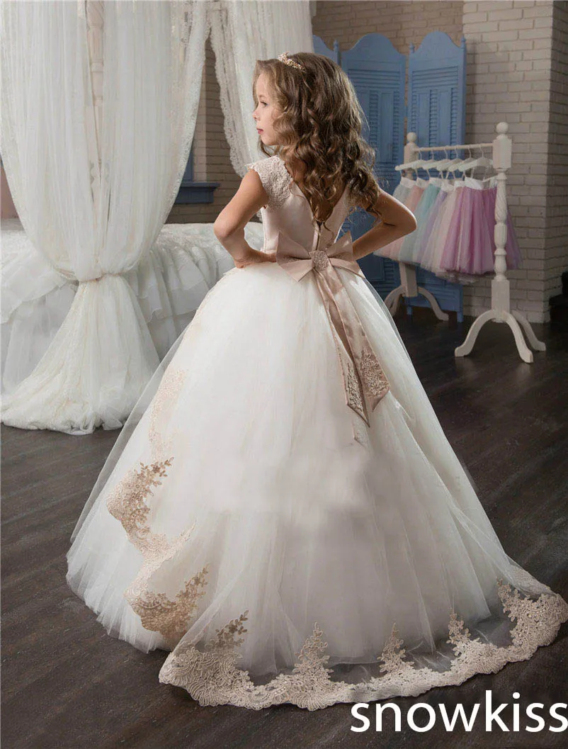 White Pretty Mother Daughter Wedding Dresses With Beaded Liques White Pretty Mother Daughter Wedding Dresses With Beaded Liques Bow Flower Holy Communion Dress Princess Ball Gown In From