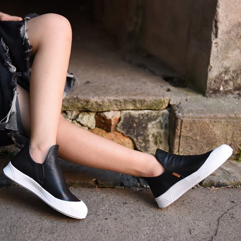 Black and white ankle boots Make a sexy statement in the Scarlett Black and White Snake Print High Heel Ankle Booties! Textured, vegan leather, in a black, white, and grey snake print, shapes a pointed toe upper, that carries into a ankle high shaft with stepped collar. 3