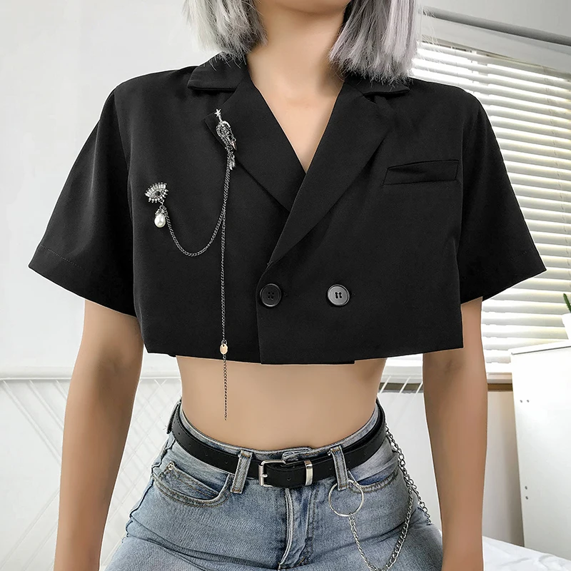 

Streetwear Chic Black Crop Top Women's Cropped Brooch Chain Women Double Breasted New Summer Fashion Black Gothic T Shirt Tees