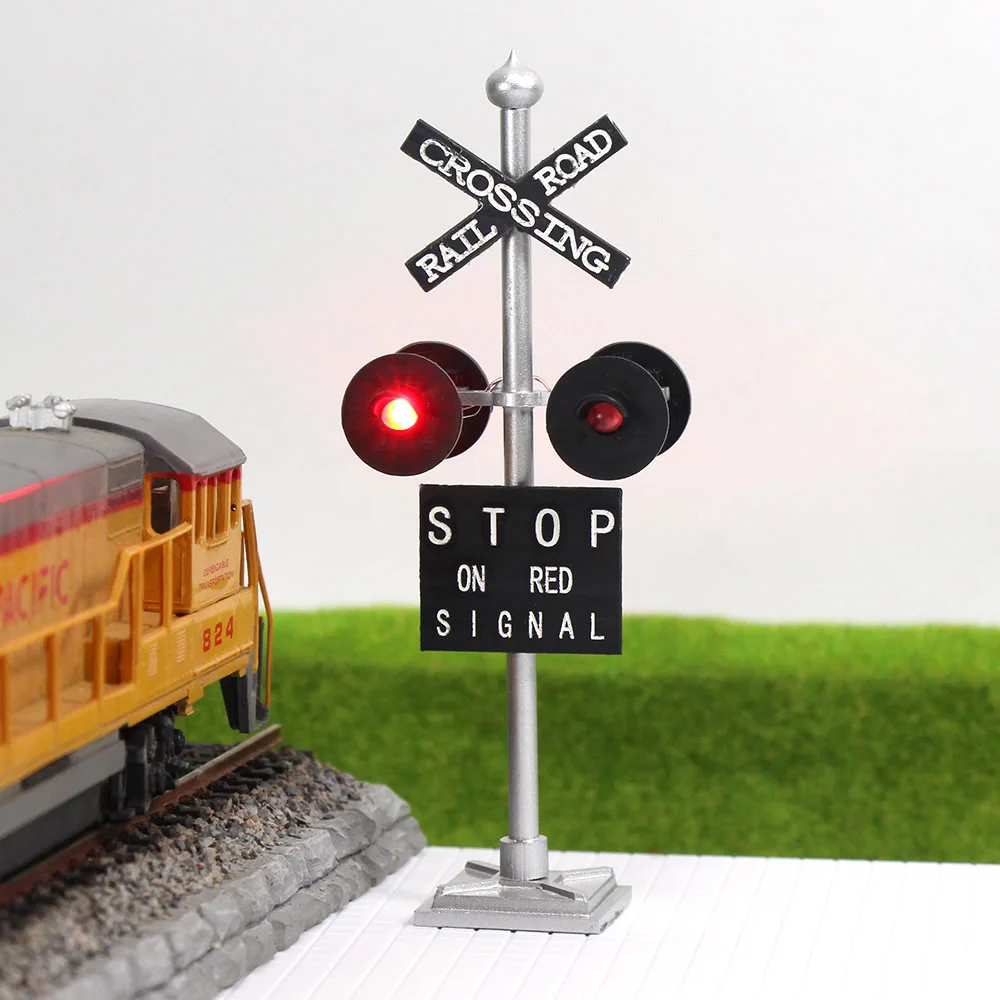 2 x O scale railroad crossing signals 2 heads 1 x circuit board flasher #GR2 2 x O scale railroad crossing signals 2 heads 1 x circuit board flasher #GR2