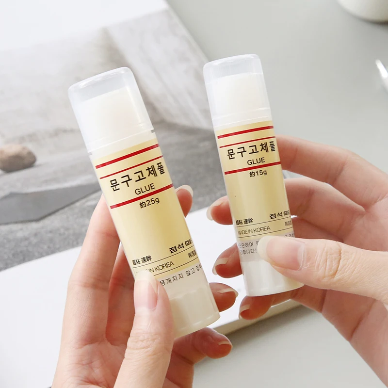 

JIANWU MUJI STYLE Small 50 seconds fast dry sticky glue formaldehyde free imported manual glue stick study and office supplies