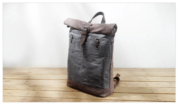 VORDERE AUSSTELLUNG des wasserdichten Rolltop-Rucksacks aus gewachstem Canvas von Woosir