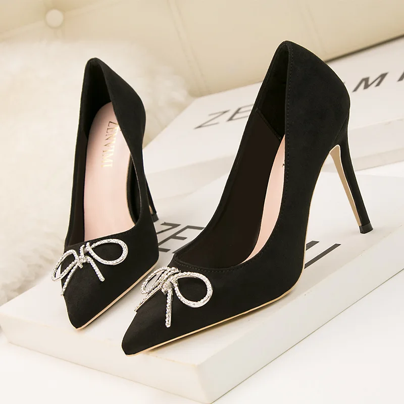 

Sweet Metal Butterfly-knot Crystal Women Pumps Sexy Stilettos Shoes Flock Pointed Toe For Ladies OL High Heels Shoes New Fashion