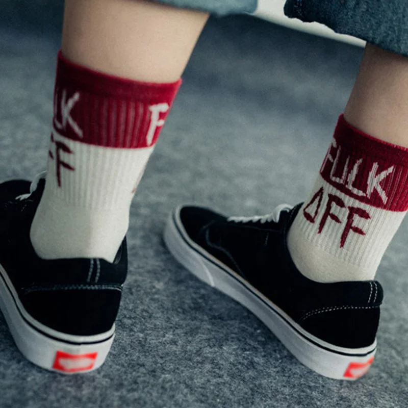 

Harajuku USA Street Red and Black Hombre Casual Men Women Cotton Socks Colorful Patchwork Flame Letter Socks Skateboard Socks