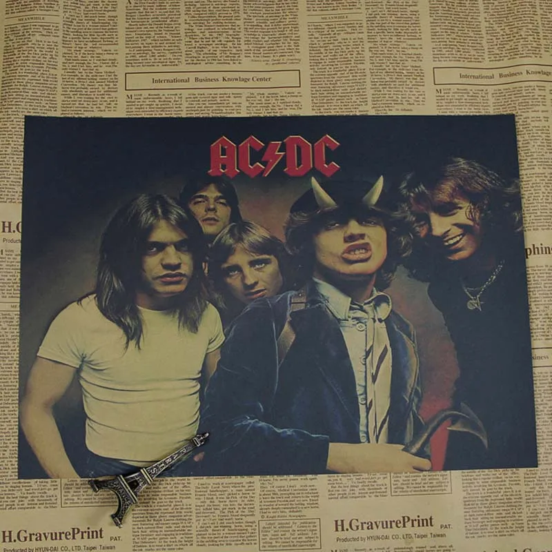 Уютный момент плакат ACDC винтажный Старый рок-н-ролл крафт-бумага евро и американская музыкальная команда звезда настенный декоративный плакат QT203 - Цвет: Фиолетовый