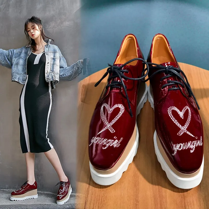 

INS hot women shoes Wrinkled patent leather plus size 22-26 cm length pumps women shoes Embroidered love letters ladies shoes