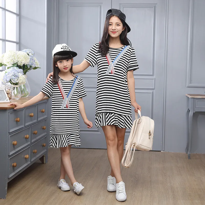 Gulugulumi Marca Family Summer Fashion Clothing Sets Rayas Vestidos Para Madre E Hija Familia Deportiva Ocasional Trajes A Juego