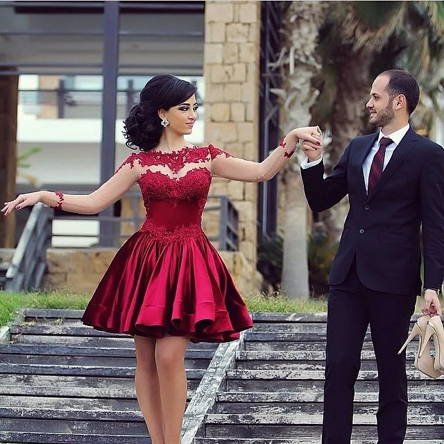 

Beautiful Dark Red Short Prom Dresses Sheer Long Sleeve with Appliques Dark Red Knee Length School Party Dress