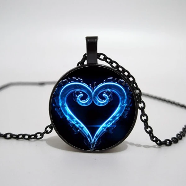 

Fashion Kingdom Heart Logo Glass Pendant Necklace Symbol Mystery Personality Charm Jewelry Pendant Necklace.