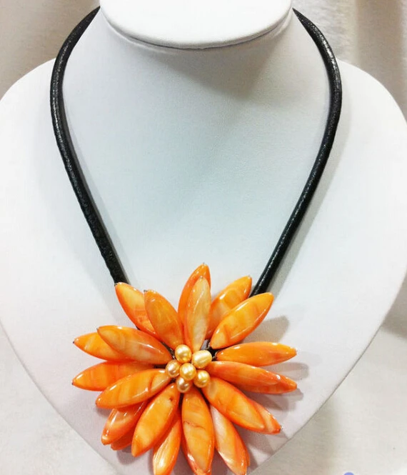 

1110 Hand knit yellow shell sun flower leather necklace
