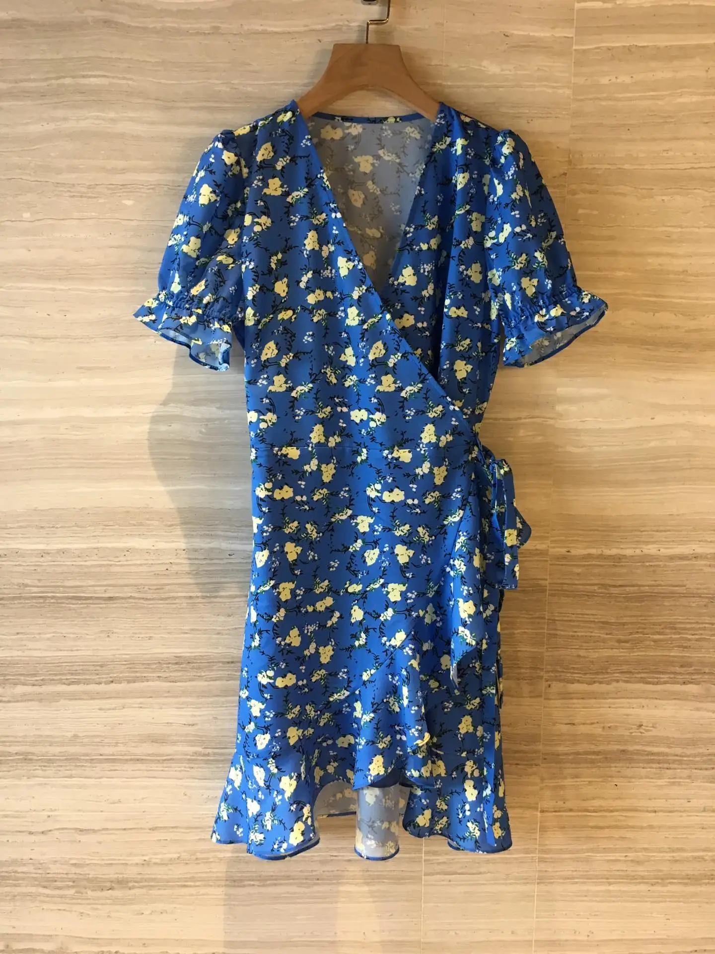 

2019 new ladies fashion short-sleeved tie V-neck irregular hem print dress 0723