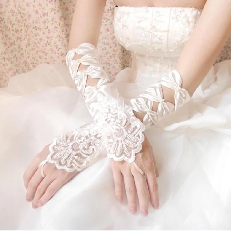 Hot-Sale-High-Quality-White-Ivory-Fingerless-Wedding-Gloves-Cheap-2017-Sheer-Lace-Beaded-Bridal-Gloves(1)