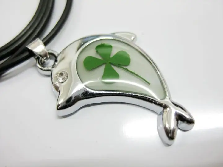 

FREE SHIPPING 12 PCS Real Four-Leaf Clover Dolphins Pendant Good Lucky Necklace
