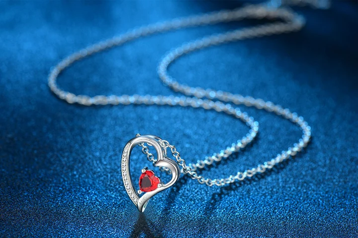 720 red hearts necklace 01