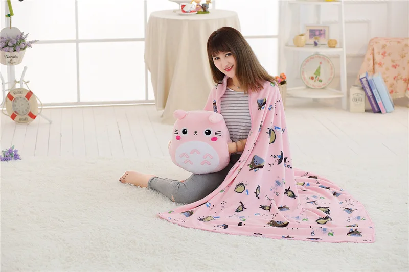 Travesseiro com Cobertor 3 em 1 Japão Pelúcia Totoro Bonito Macio Flanela Recheado Mão Mais Quente Almofada Pendurado Ornamento Boneca Brinquedo 1pcs 15 High Quality Brinquedos e hobbies
