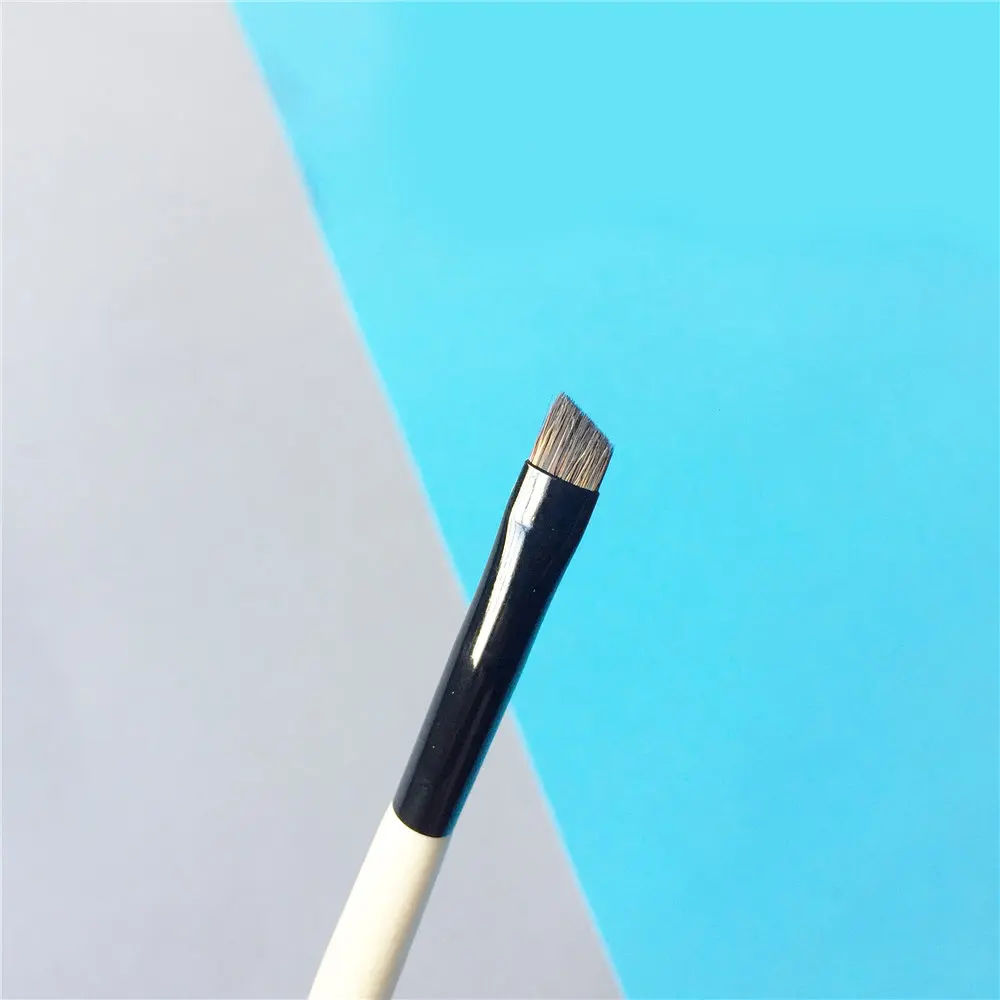 Bobbi Brown Eye Definer Brush _ 2