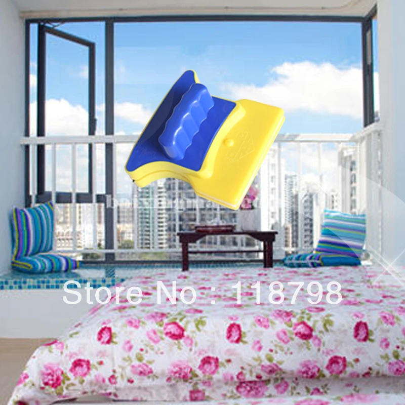 Double faced wipe window device double layer glass