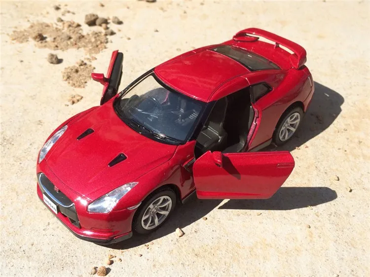 136 Nissan GT-R R35 (2)