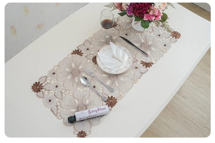 cutwork table runner (4)