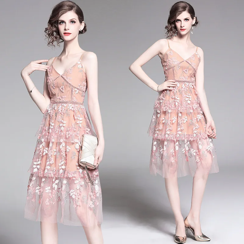 

Women Summer Lace Dress 2019 Elegant Cake Sexy Embroidery Boho Runway Patchwork Sweet Spaghetti Strap Party Dress Vestidos