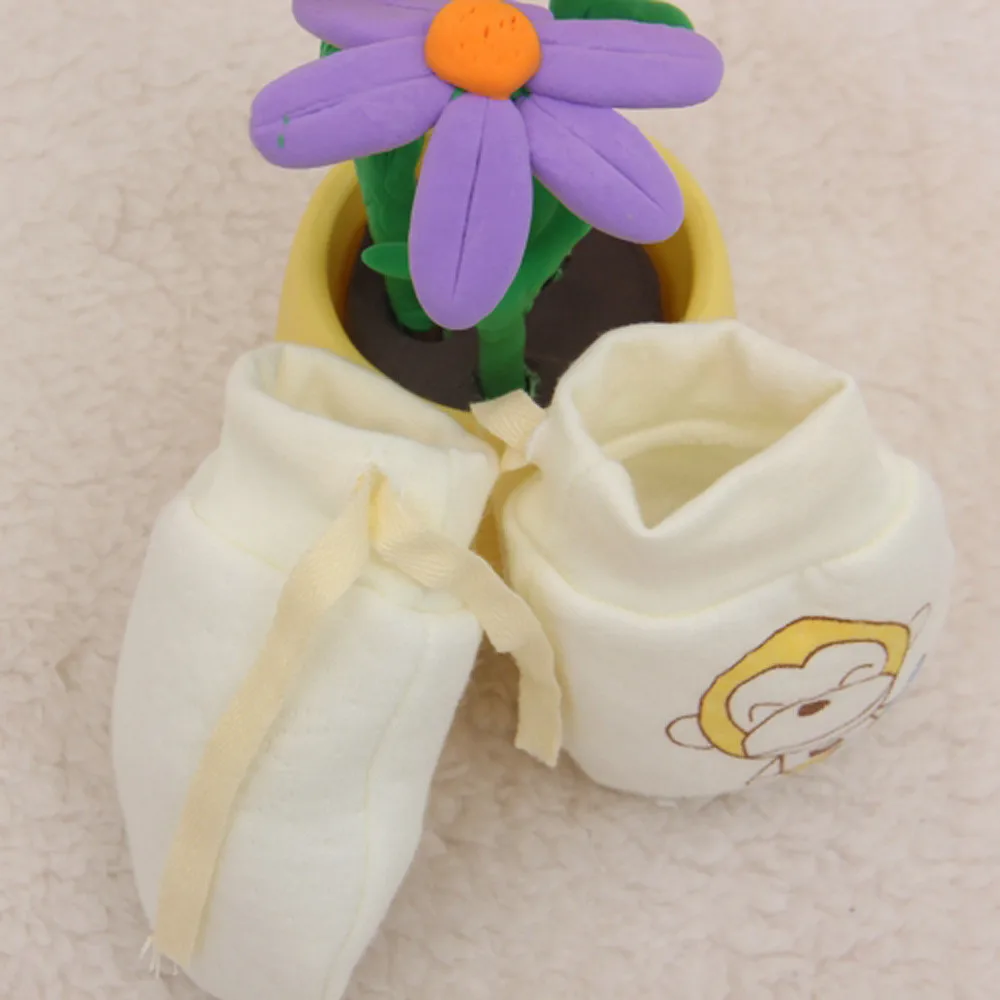 Цена мультфильм младенческой Мальчики Девочки варежки анти-царапки мягкие новорожденных веревка толщина перчатки подарок guantes дропшиппинг