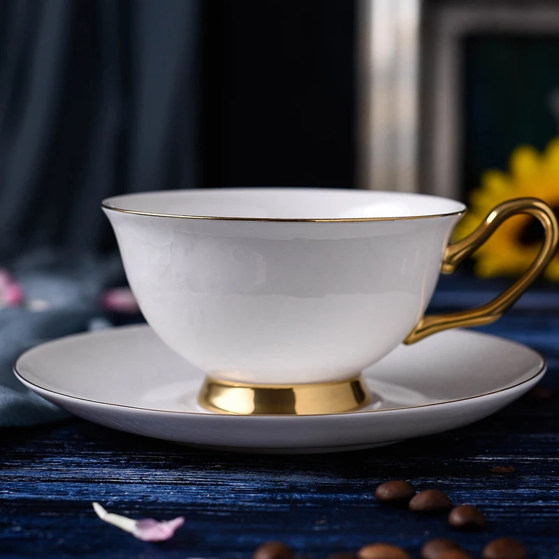 200ml Porcelain Teacups Fine Bone China Tea Cup and Saucer Set British Style Luxury Ceramic Coffee Cup Holiday Gifts 2 Colors (4)