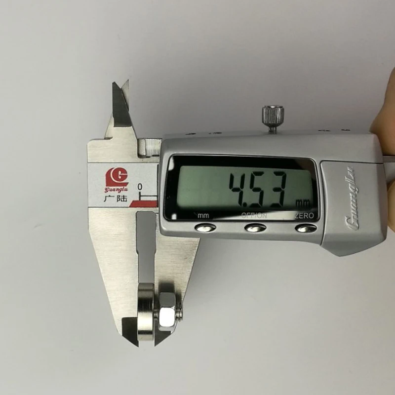 906