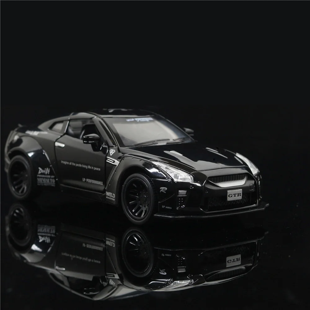 1:32 Nissan GTR, модель автомобиля из сплава, звук и светильник, оттягивающийся автомобиль, литье под давлением, электронные игрушечные машинки, подарок на день рождения