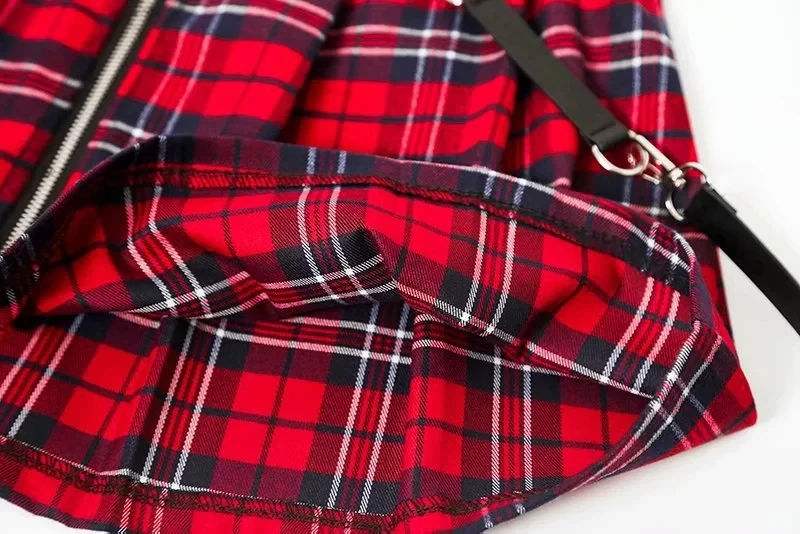 Для женщин в стиле панк проверьте мини-юбка с фиксирующие петли