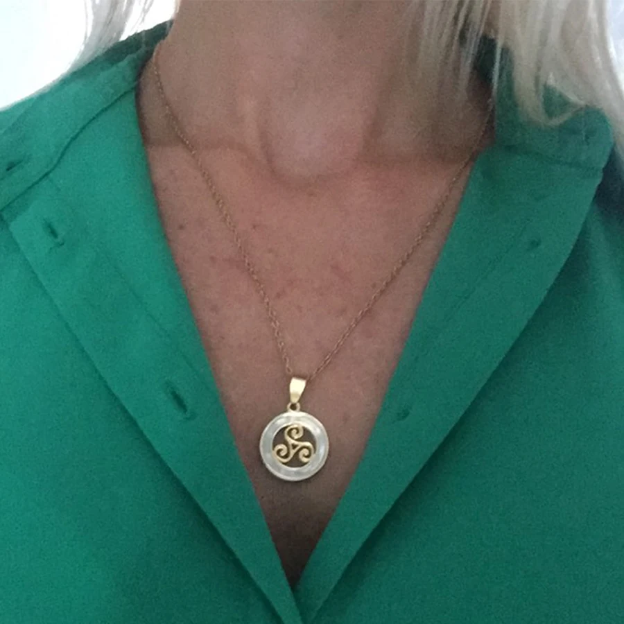 HOBBORN-Women-Men-Teen-Wolf-Pendant-Necklace-Stainless-Steel-Shell-Triskele-Triskelion-Allison-Argent-Choker-Cosplay (1)