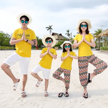 

New Fashion Family Matching Outfit for Holiday Mommy Daughter Yellow T-shirt and Print Pants Set Father Son Letter Print T-shirt