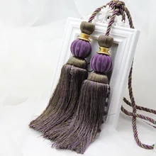 Место махрово занавес висит шар кисточкой бинты лоб тыквы подхваты для штор